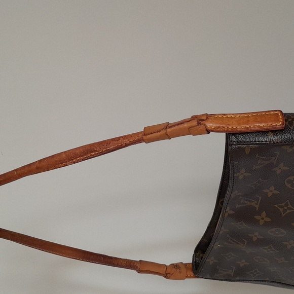 LOUIS VUITTON Looping GM Shoulder Bag! - Picture 10 of 16